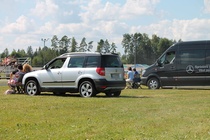 Tuomarit sihteereineen pisteissään