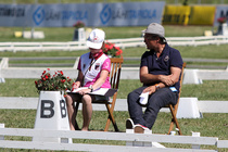 Tuomari ja hänen sihteerinsä työn touhussa