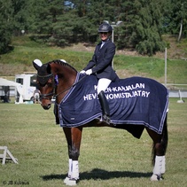 Luokan 5A voittaja Tuija Tuominen ja Steniro