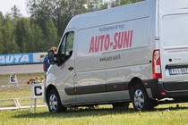 Auto-Sunin esittelyautot oli tuomareiden ja sihteereiden työpisteinä