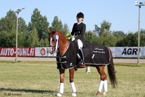 Luokka 17 Tapiola Small Tour osakilpailun voittaja Jasmin Sikström ja Suriano N.R.